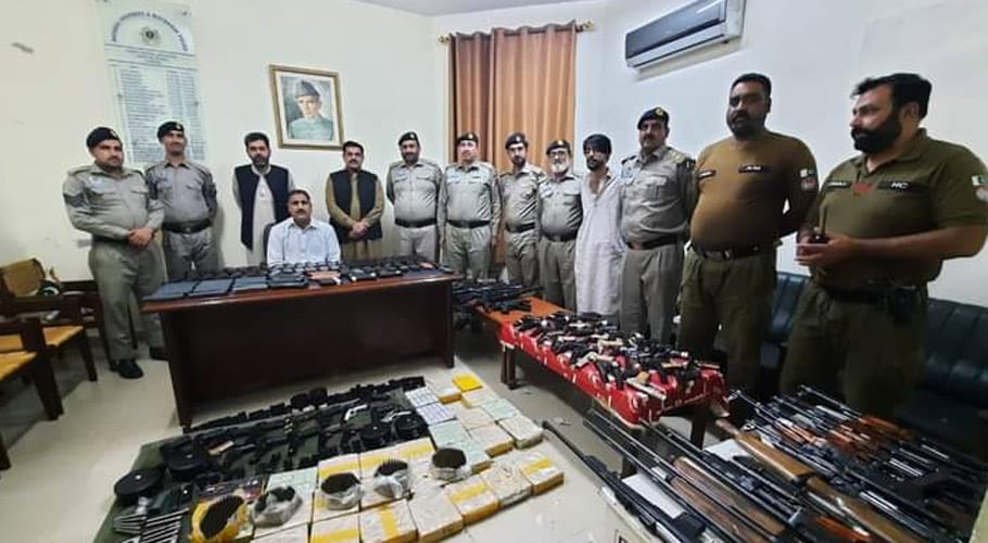 راولپنڈی میں موٹر وے پولیس کی کارروائی، اسلحے کی بڑی کھیپ پکڑی گئی