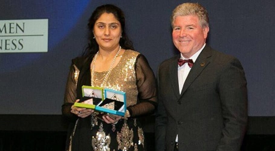 پاکستان کی خاتون تاجر سیّدہ آمنہ نے 8 امریکی اسٹیوی ایوارڈز جیت لیے