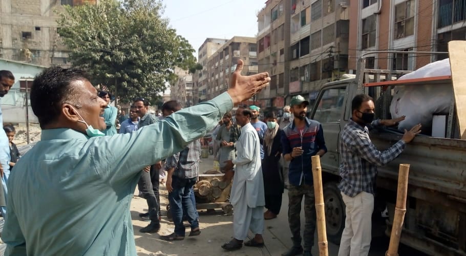 کراچی میں تجاوزات کے خلاف کارروائی، اسٹالز مسمار، املاک اور ہیوی جنریٹرز ضبط