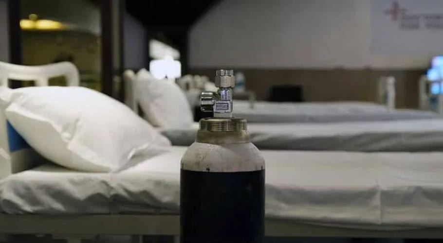 Oxygen cylinders, water coolers stolen from Karachi govt hospital