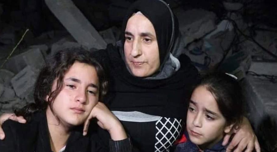 اسرائیل کے ہاتھوں گرفتار فلسطینی کا گھر مسمار، اہلیہ 2 بچیوں کے ساتھ سڑک پر آگئی