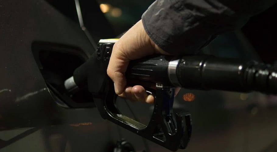 پٹرولیم مصنوعات کی قیمتوں میں اضافے کا امکان، اعلان آج کیا جائے گا