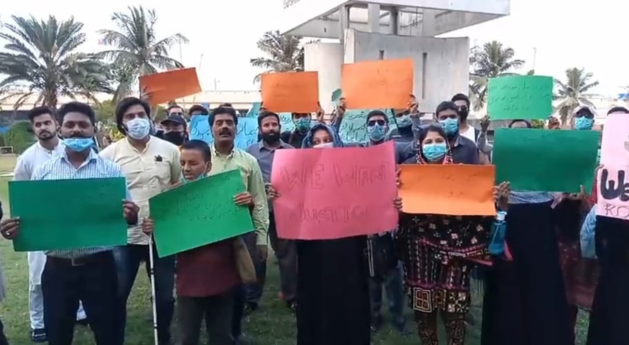 کے ڈی اے کے کنٹریکٹ ملازمین کا تنخواہوں کی عدم ادائیگی پر شدید احجاج