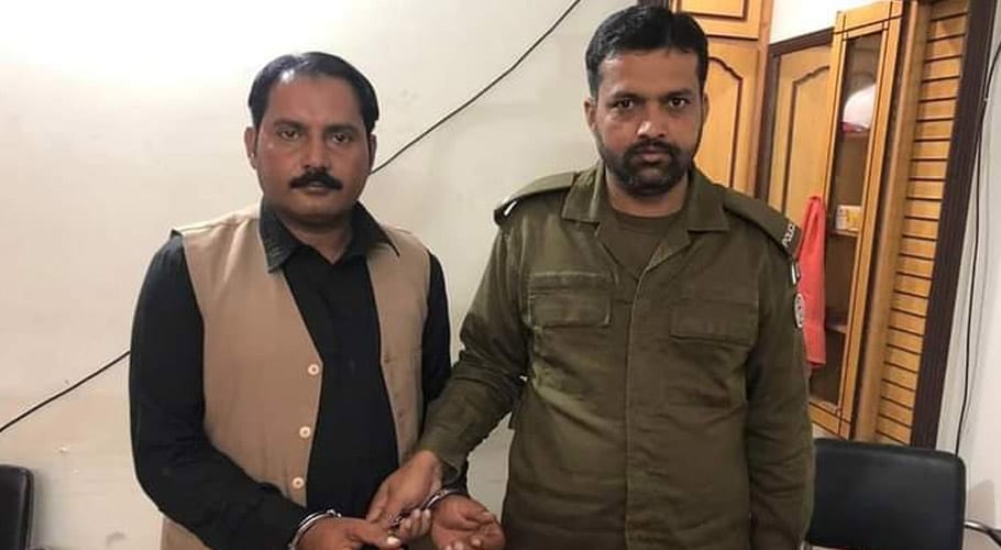 گوجر خان میں دیہی مرکزِ صحت دولتالہ کا سابق ڈرائیور رشوت لیتے ہوئے گرفتار