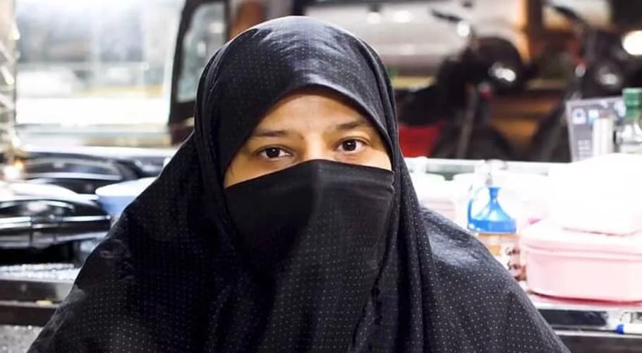 سینڈوچ فروخت کرنے والے خاتون دوسری خواتین کے لئے مثال بن گئی