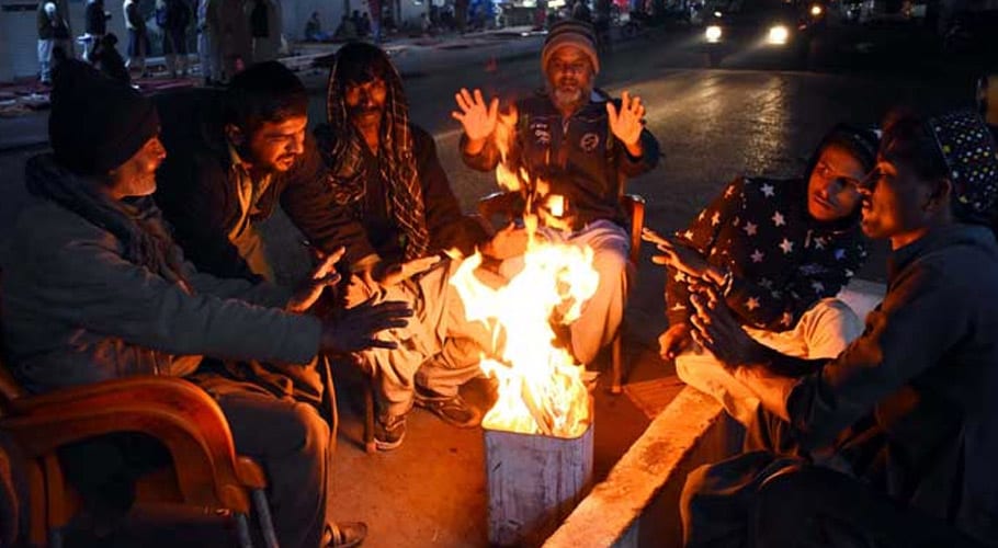 کراچی، نومبر کے دوران سردی کا 10 سالہ ریکارڈ ٹوٹ گیا، شہری حیران