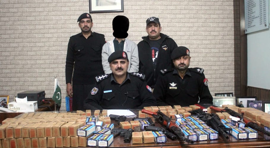 چارسدہ پولیس کی کارروائی، بھاری اسلحہ پنجاب اسمگل کرنے کی کوشش ناکام، ملزم گرفتار