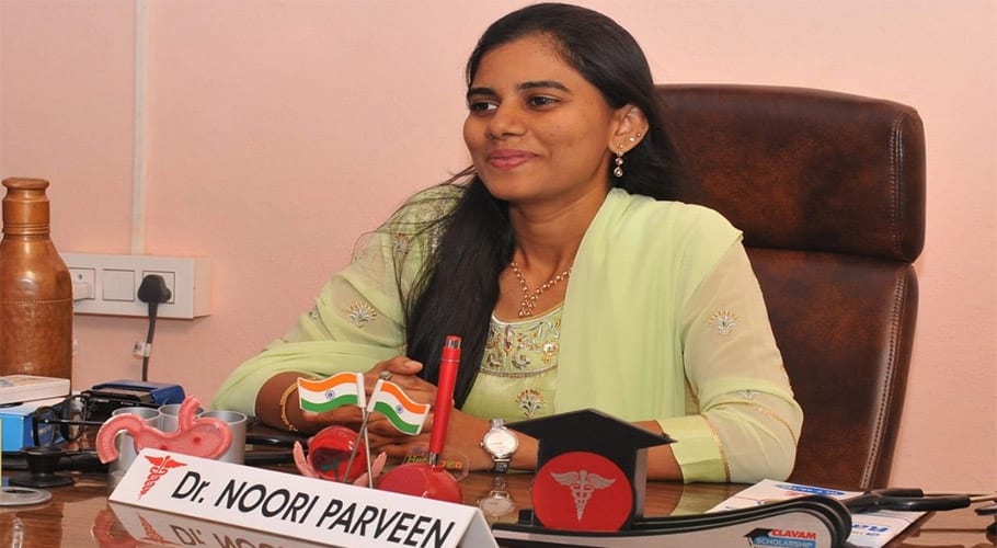 بھارت کی مسلمان لیڈی ڈاکٹر نے صرف 10 روپے میں مریضوں کا علاج شروع کردیا