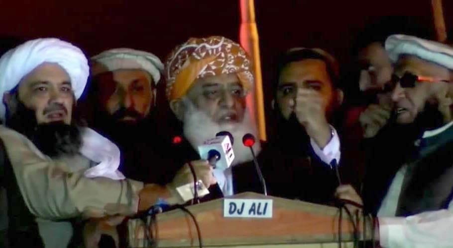جب تک حکومت کا تختہ نہیں الٹیں گے چین سے نہیں بیٹھیں گے،مولانا فضل الرحمٰن