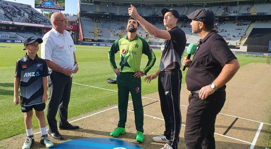 Pakistan bat in first New Zealand T20I