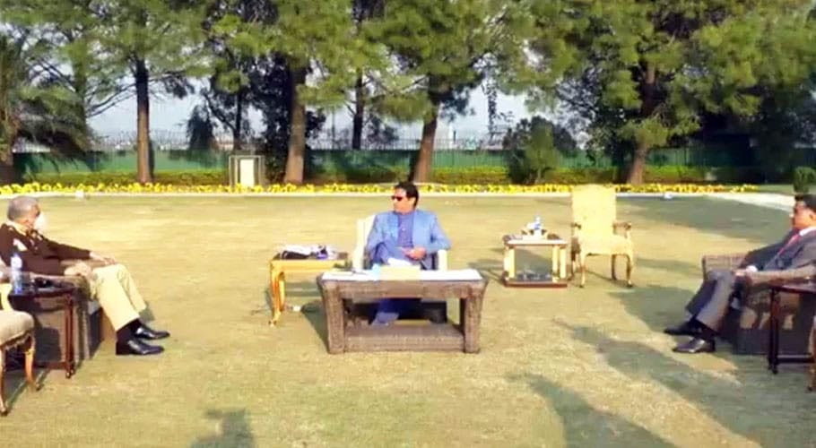 آرمی چیف اور ڈی جی آئی ایس آئی کی وزیر اعظم سے ملاقات، سیکورٹی صورتحال پر گفتگو