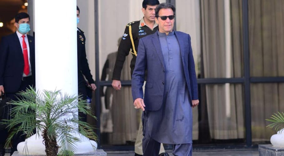 وزیراعظم عمران خان ایک روزہ دورے پر کراچی پہنچ گئے