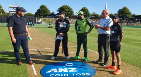 نیوزی لینڈ کے خلاف دوسرا ٹی ٹوئنٹی میچ، پاکستان کا ٹاس جیت کر بیٹنگ کا فیصلہ