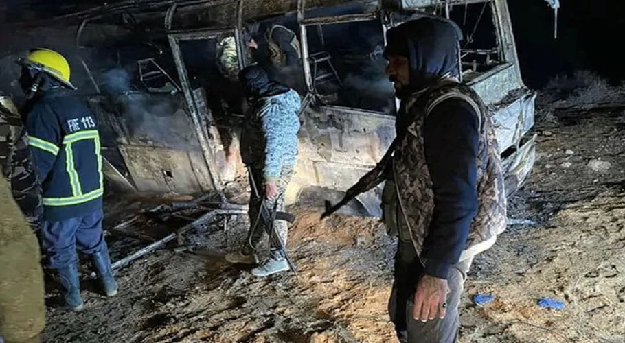 دہشت گردوں کا فوجی قافلے پر حملہ،37 اہلکار ہلاک ہوگئے