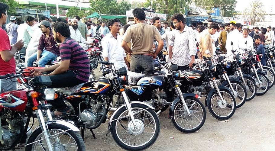 بغیر لاک موٹر سائیکلیں کھڑی کرنے والے مالکان کے خلاف کارروائی کا فیصلہ