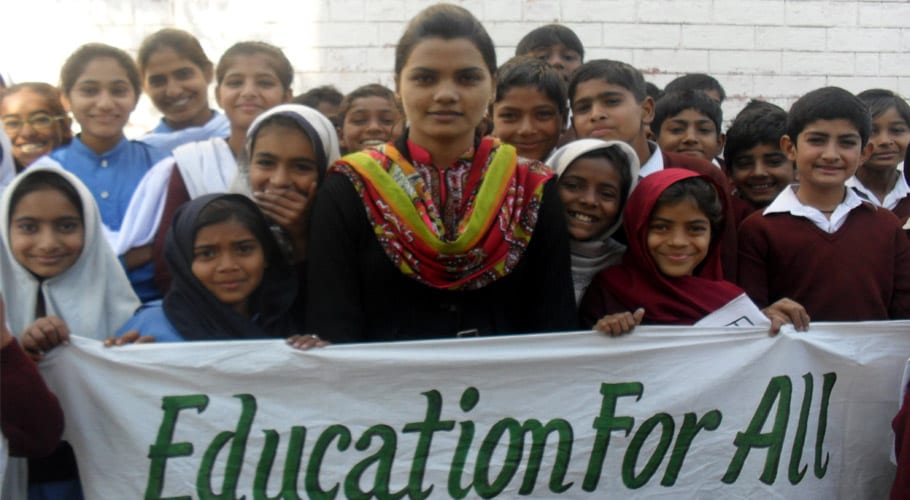 تعلیم کا عالمی دن اور پاکستان سمیت دنیا بھر میں خواندگی کے چشم کشا اعدادوشمار