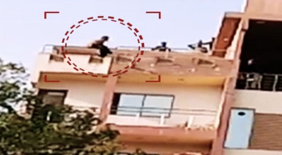 خاتون نے بچی کے ہمراہ چھٹی منزل سے چھلانگ لگادی، ٹانگیں ٹوٹ گئیں