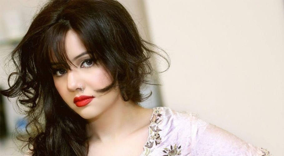 رابی پیرزادہ اپنی بنائی ہوئی تصویر خراب کرنے پر کورئیر سروس سے ناراض ہو گئیں