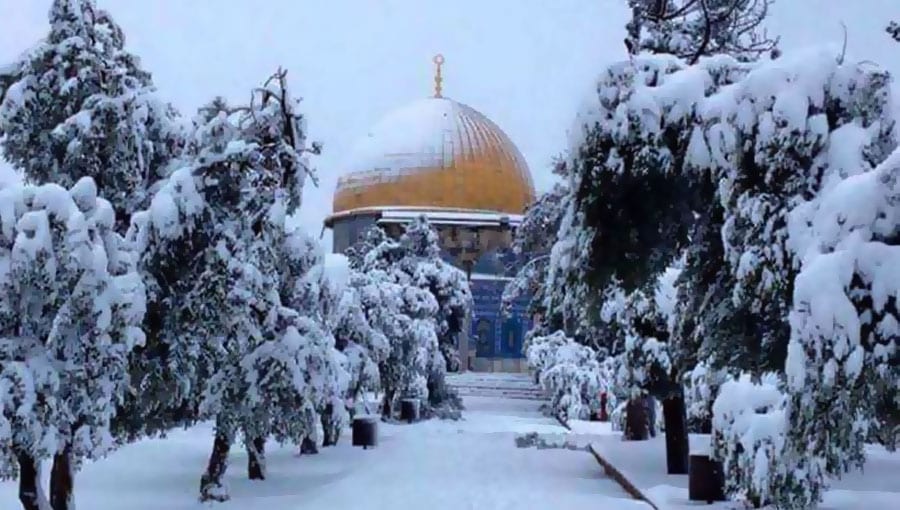 فلسطین میں برف باری، مسجد اقصیٰ کے صحن اور گنبد برف میں ڈھک گئے