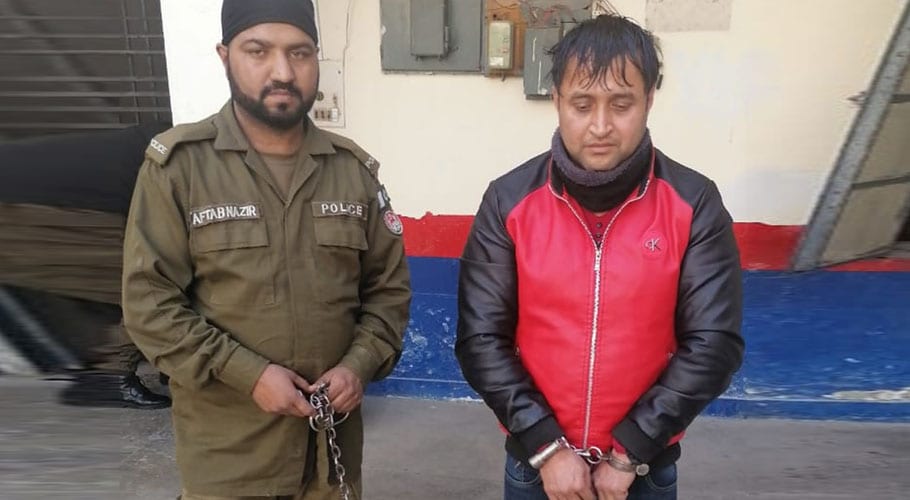 پولیس نے بغیر ثبوت کے فوٹو گرافر عقیل کیخلاف فحش ویڈیوز بنانے کا مقدمہ درج کرلیا