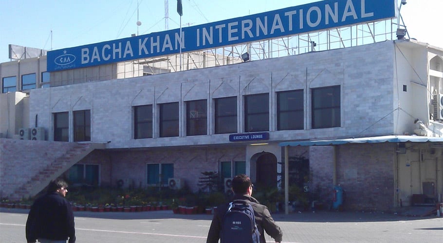 پشاور میں جعلی کورونا سرٹیفیکیٹ بنوا کر عرب ممالک جانے والے 3 مسافر گرفتار