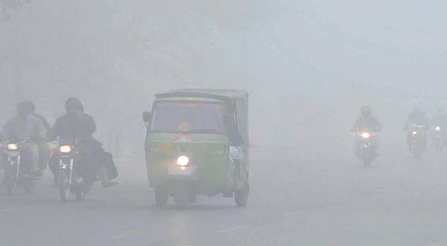 ملک کے مختلف شہروں میں دھند کا راج برقرار، نیشنل ہائی وے مختلف مقامات پر بند