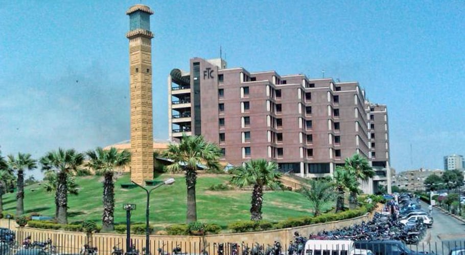 کراچی میں ایف ٹی سی بلڈنگ کے نزدیک فائرنگ، 2 بھائی جاں بحق ہو گئے