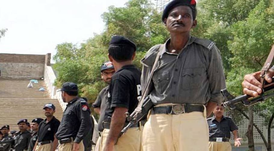 حیدر آباد پولیس پر 4 مسلح افراد کا حملہ، 2 اہلکار زخمی، ملزمان اسلحہ چھین کر فرار