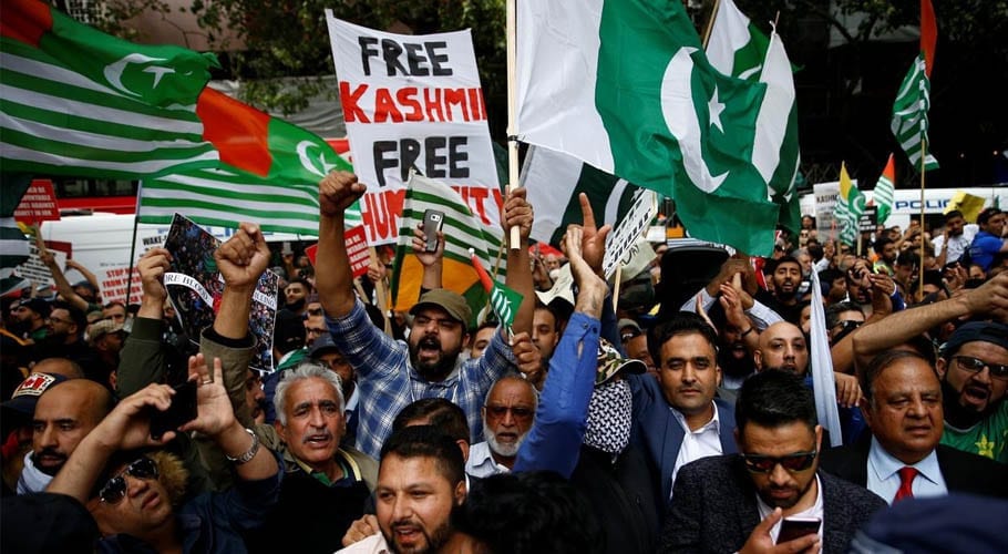 مقبوضہ کشمیر اور پاکستان سمیت دُنیا بھر میں یومِ یکجہتئ کشمیر آج منایا جارہا ہے