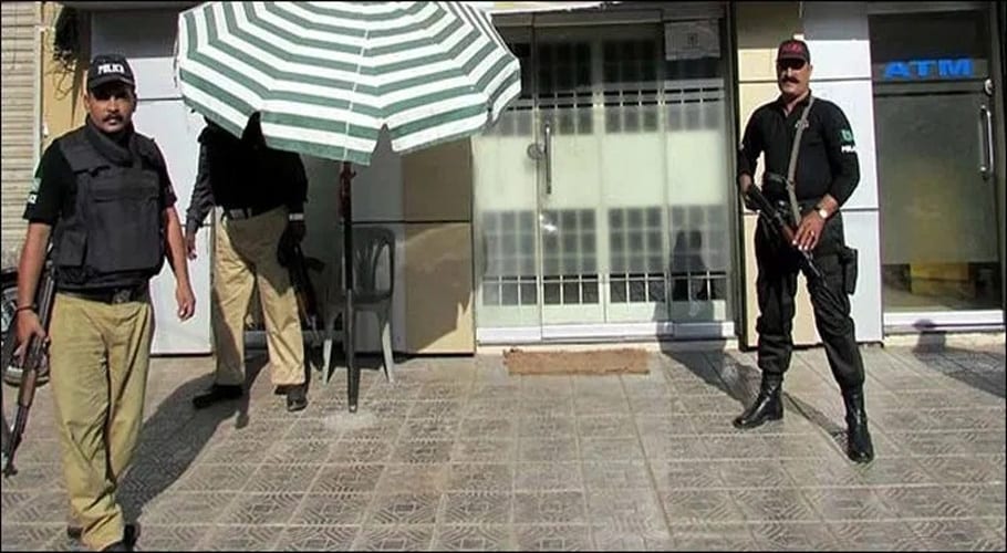 کراچی: بینک سے 5 لاکھ روپے سے زائد رقم نکلوانے والوں کو پولیس کی سیکورٹی ملے گی