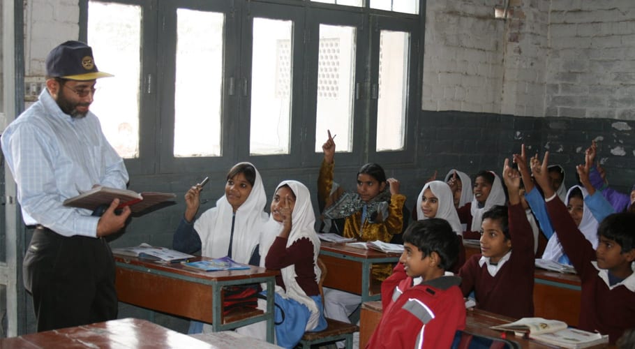 کورونا کا خوف، پنجاب کے2اضلاع میں سرکاری اسکولوں سے40 ہزار بچے تعلیم چھوڑ گئے