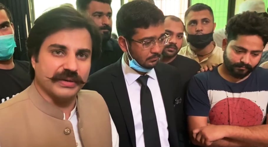 فکس اٹ کے کارکنوں کی با عزت رہائی پر اللہ کا شکر اداکرتا ہوں، عالمگیر خان