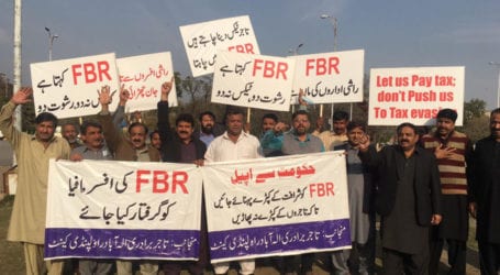 انجمن تاجران راولپنڈی کا ایف بی آر کے مبینہ راشی افسر کے خلاف مظاہرہ