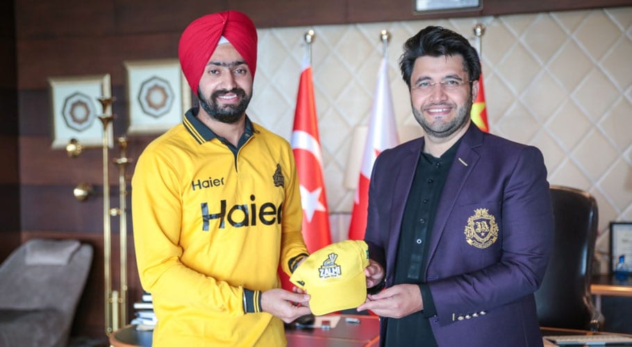 پاکستان کرکٹ کے اولین سکھ کرکٹر مہندر پال سنگھ پشاور زلمی کا حصہ بن گئے