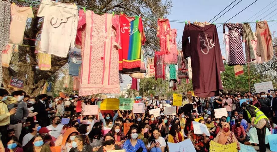 عورت مارچ کے خلاف درخواست، عدالت نے ایف آئی آر درج کرنے کا حکم دے دیا