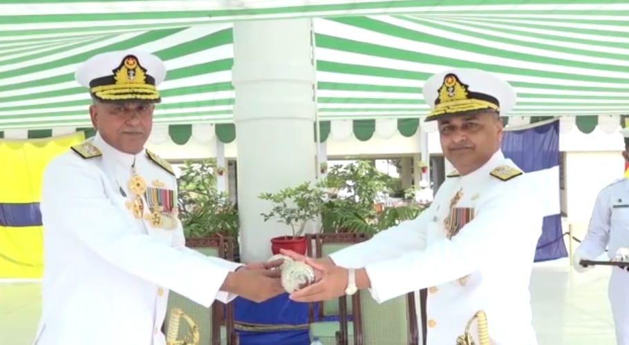 تبدیلئ کمان کی پروقارتقریب،رئیرایڈمرل اویس بلگرامی نے کمانڈر کراچی کا عہدہ سنبھال لیا