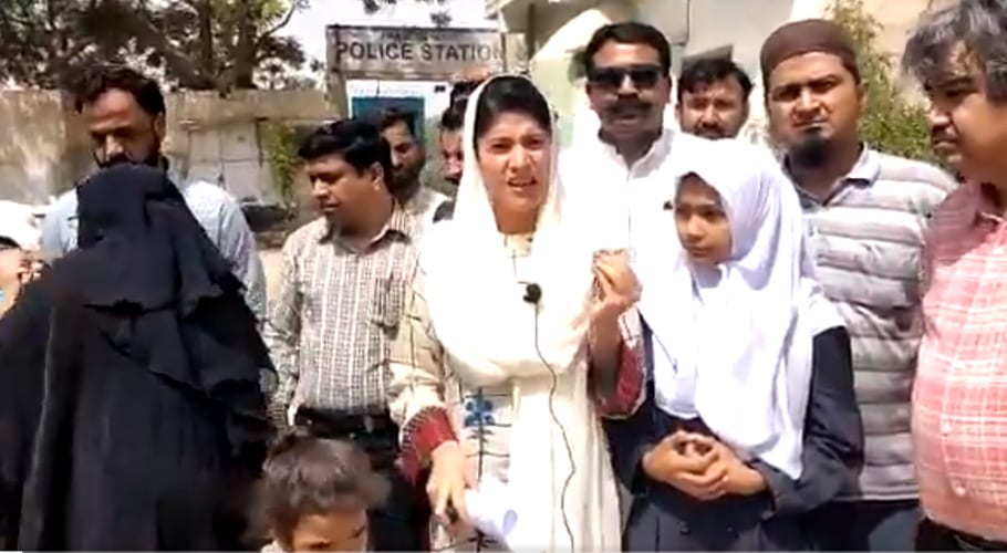 فیس نہ دینے ساتویں جماعت کی طالبہ سے بدسلوکی کامقدمہ درج، پی ٹی آئی کا امدادکا اعلان