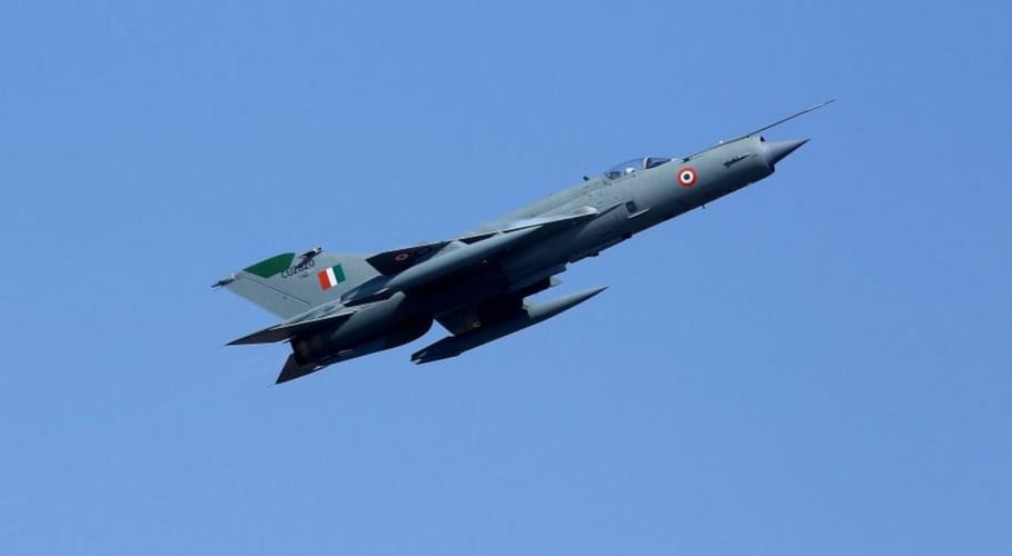 بھارتی فضائیہ کا طیارہ مگ 21تربیتی مشن کے دوران گر کر تباہ ہوگیا، پائلٹ ہلاک