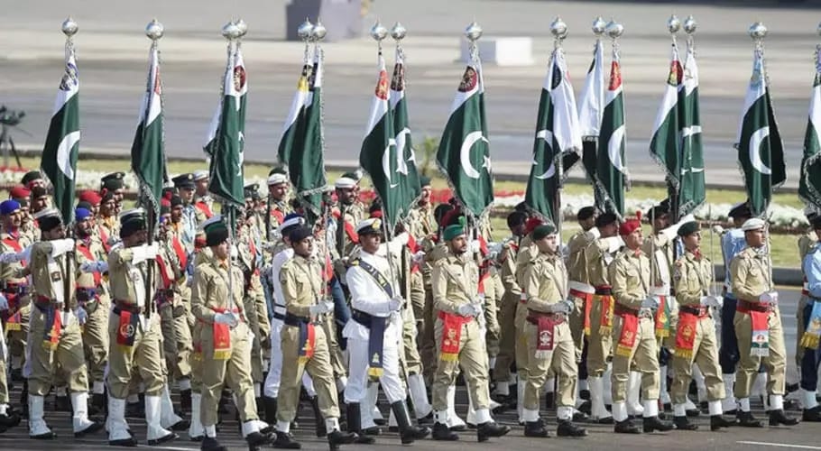 مسلح افواج کی یومِ پاکستان پریڈ، ملک کو ناقابلِ تسخیر بنانے کیلئے شاندار صلاحیتوں کا مظاہرہ