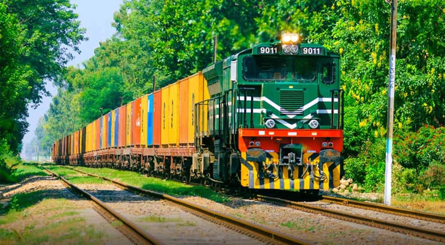 کراچی ایکسپریس حادثے کے باعث متعدد ٹرینوں کا شیڈول متاثر، مسافر پریشان