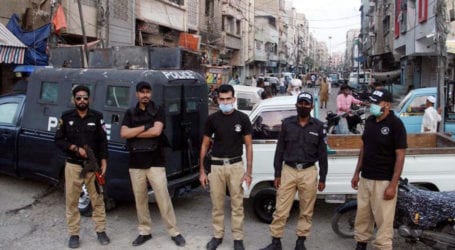 کراچی پولیس نے ڈنڈا اٹھالیا، 8 بجے کے بعد گھر سے غیرضروری نکلنے والوں کو جیل بھیجا جائے گا