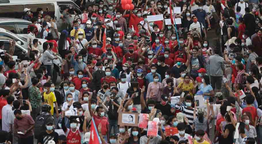 میانماز میں ہلاکتوں کے باوجود فوج کے خلاف احتجاج جاری