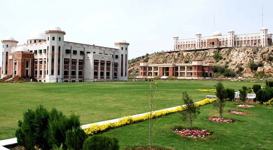کوہاٹ یونیورسٹی نے طلباء اور طالبات کے لئے نیا لباس متعارف کرادیا