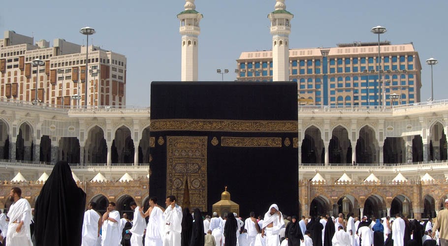 سعودی حکومت نے خانہ کعبہ کو چھونے اور اجتماعی افطار پر پابندی لگا دی