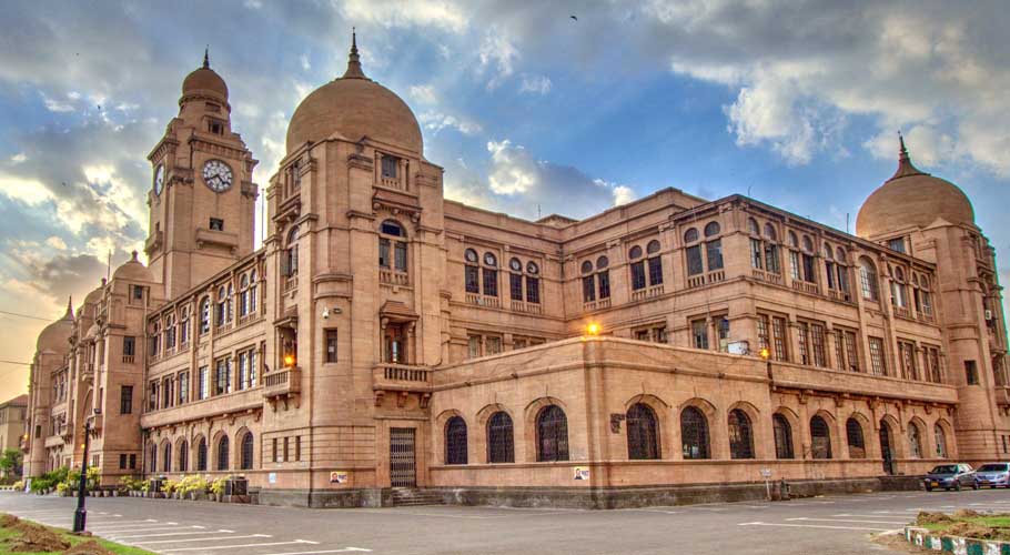 کے ایم سی نے دہرے چارج کے افسران کو ہٹانے کے لیے ادھورا حکم نامہ جاری کردیا