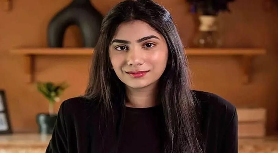یو اے ای میں مقیم 17سالہ پاکستانی لڑکی کیلیفورنیا اسٹوڈنٹ سینیٹ کی نائب صدر بن گئی