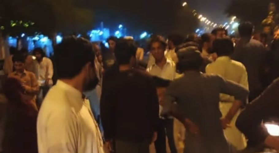 کراچی، بولٹن مارکیٹ میں کسٹم حکام کی مبینہ فائرنگ، 3 افراد زخمی، دکاندار سراپا احتجاج