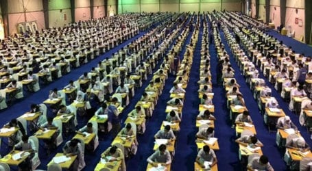 طلباء نے وزیر اعظم سے کیمبرج کے امتحانات منسوخ کرانے کا مطالبہ کردیا