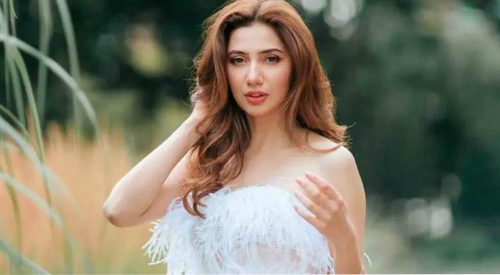 Mahira Khan shares heart-touching photo of her grandmother
