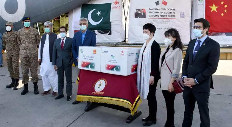 چین سے کورونا ویکسین کی 5 لاکھ خوراکوں کی خریداری، پہلی کھیپ پاکستان پہنچ گئی